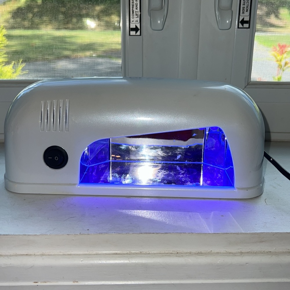 Blue light gel nail dryer
